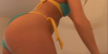 seanna blonde bikini body