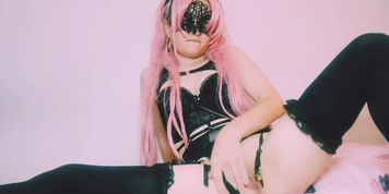 Quick intense dildo ride, pussy fingering and ass fingering by cam girl Aiyokusan