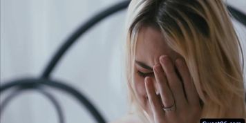 Blonde Skye sucked Kenna James Pussy