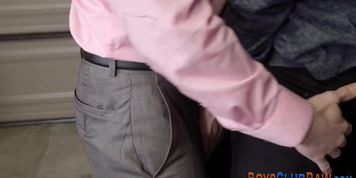 Blonde stud pulls his rod and shoots load