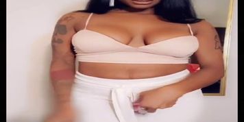 Bee Flawless Sucks Pussy With Suction Toy (full version fan only) (Fatpussy)