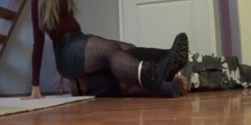 Heavy sit and stomp on head 3/3