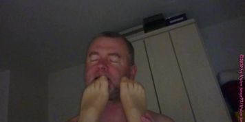 Hei&szlig;e MILF Nylonf&uuml;sse riechen - lecken und schmecken