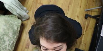 Brunette deepthroat