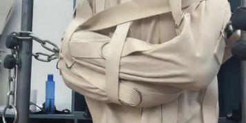 ferubber com: rubber slave traning day 1 ( tw:MK_lxzent) (Alison Webb)