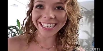 '' MaRiaH SiNGs & SuCKs ToO! '' (Mariah Carey)