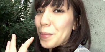 Sweet girl sucks off in alley
