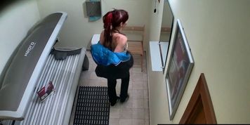 Punk Girl Secretly Masturbating in Solarium Tube (Hiddencam___)