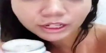bebeda dando no banheiro pro novinho