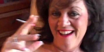 OLD SPUNKERS - Smoking hot mature brunette