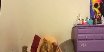 Omg whatch this 18yo amateur girl fuck