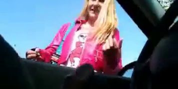 Handjob in car - video 1