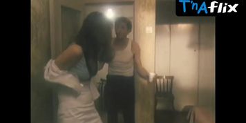 Yuliya Menshova Sexy Scene  in Razborchivyy Zhenikh