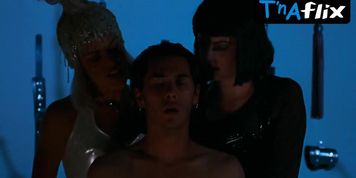Chiara Mastroianni Lesbian Scene  in Nowhere (Debi Mazar)