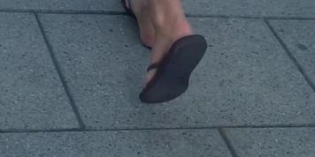 Sexy Feet, Cute Soles & Toes In Flip Flops