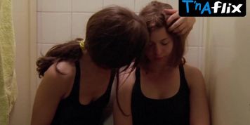 Sofia Del Tuffo Lesbian Scene  in Se!