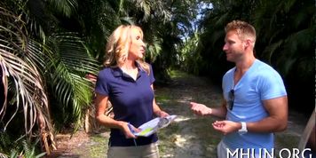 Pussy of a MILF gets hammered - video 4