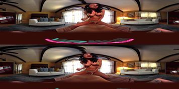 Tia Cyrus VR