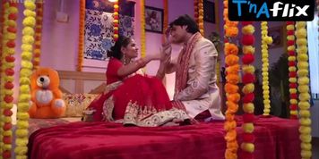 Bharti Jha Bikini Scene  in Good Luck