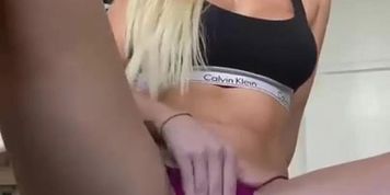 HOT TEEN SQUIRT WITH DILDO (ONLYFANS)