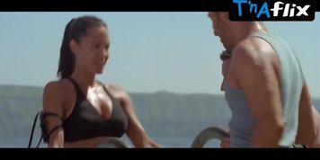 Angelina Jolie Bikini Scene  in Lara Croft Tomb Raider: The Cradle Of Life (Jamie Lee, Lara Craft)