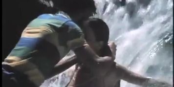 Leslie Graves Sexy Scene  in Piranha Ii (River Donovan)