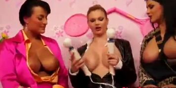 Big titted chicks have lesbian threesome (Kaylana Reese)