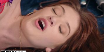 This College Student Loves Camming and Getting Gaped More than Anythi (Blaire Ivory)