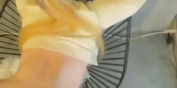 HUGE ASS DOMINOS WORKER