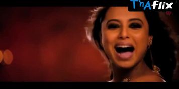 Rani Mukerji Breasts Scene  in Aiyyaa