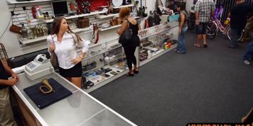 Big butt babe pawns her pussy and fucked - video 1