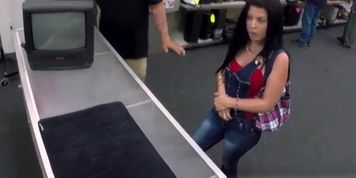 Real amateur pawnee dickriding pawnbroker