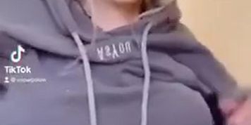 Bionda si spoglia