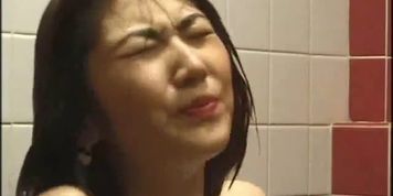 Young slut pissed on in bathtub