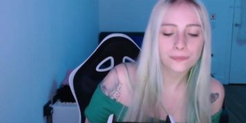 Sexy Brazilian blonde Giulia tongue fluttering Asmr (Cherry Crush)