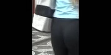 VPL of Gorgeous Teen Ass