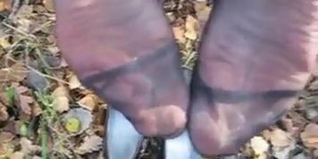 Sperma auf deutsche Milf Nylonsohlen