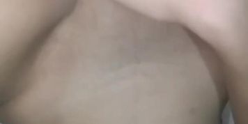 Novinha bucetuda gata masturbando