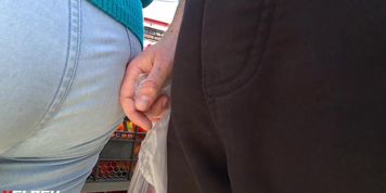 nice ass grope Milf at street market