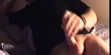 Dansk Hustru husbond wanks ud p sengen - video 1