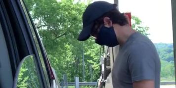 Guy with a gorgeous cock, exhibits himself while pumping gas!!!