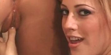 Kylie Wylde Bathroon Fun