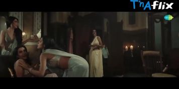 Priya Anand Butt,  Breasts Scene  in Priya Anand Sexy In Hot Saree Cilps