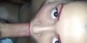A la milf pelirroja no le gusta mamar pero lo hace como profesional 