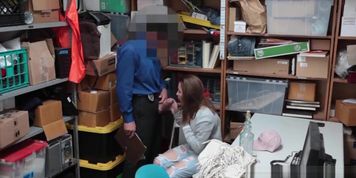 Store Officer Bangs Busted Teen Suspect In Exchange For Freedom