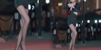 PMV:MOMOLAND-Thumbs up????