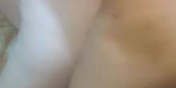 Gostosa gemendo e gozando