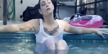 Hot Girl Yogapants Underwater