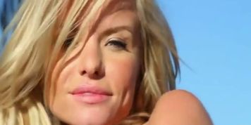 Lindsey Knight Is A Gorgeous Model Bares All For Us