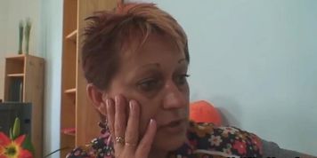 Mature slut with short hair shamelessly seduces a lad